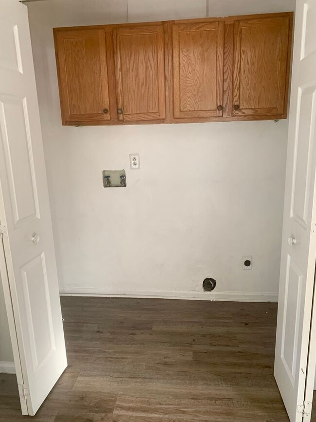 Building Photo - Promise Land Historic Walking District Downtown Morehead City! Charming 4 bedroom 1 1/2 bath Home...