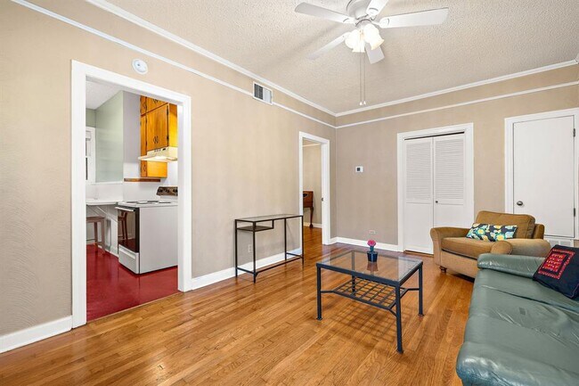 Building Photo - 1403 Woodlawn Blvd