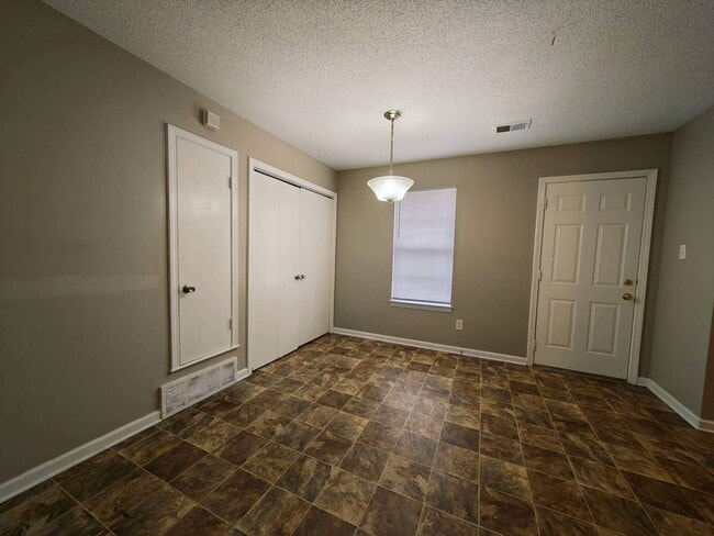 Building Photo - Newly Renovated Home In Frayser - Open To Section 8