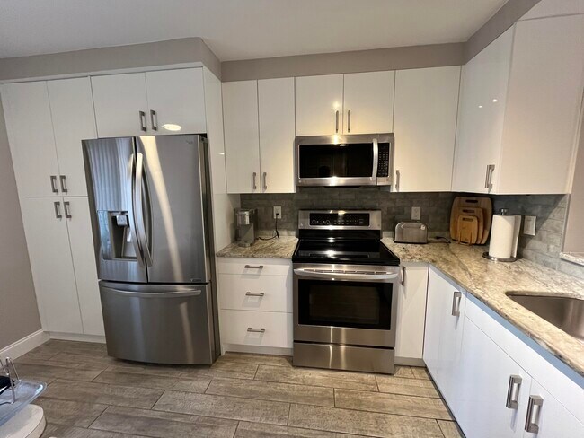 Building Photo - 7340 Amberly Ln