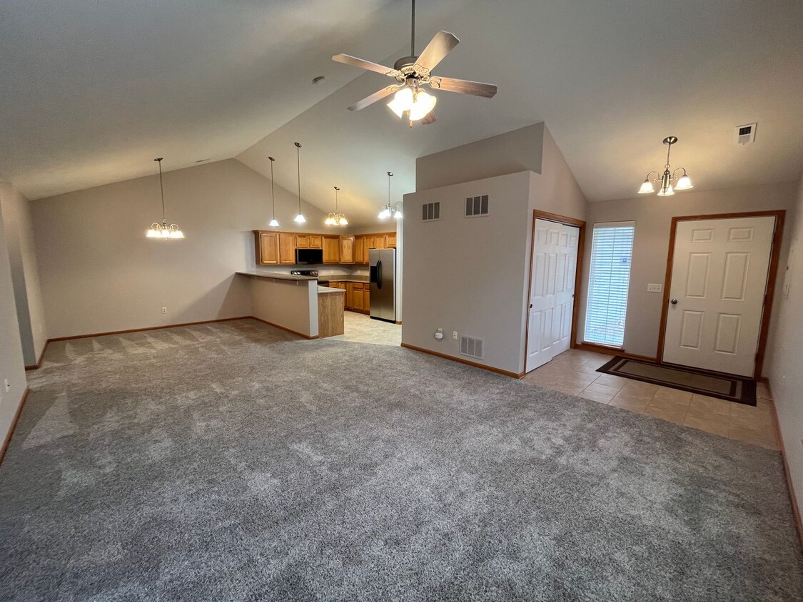Primary Photo - 8528 Flintlock Cir 2bed/2bath Townhome