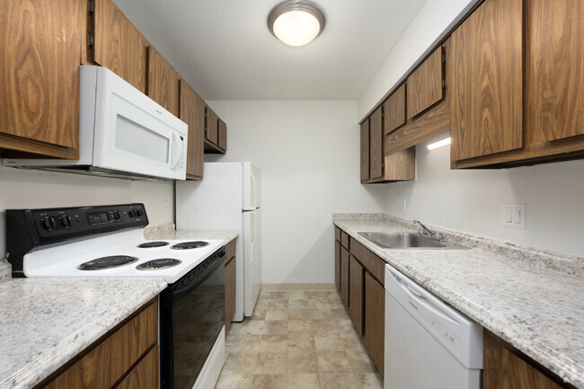 2BR, 1BA - 905SF - Kitchen - Mallard Cove Apartments