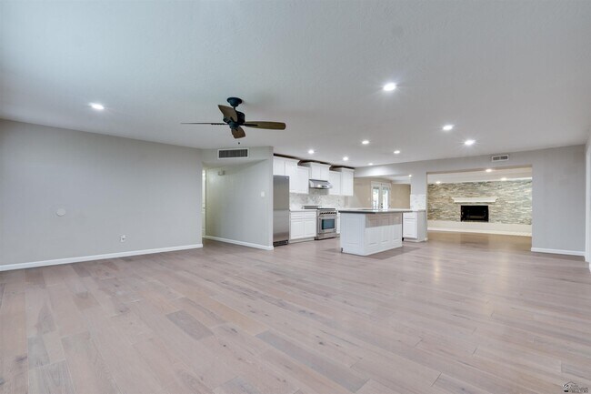 Building Photo - 1507 E Palo Verde St