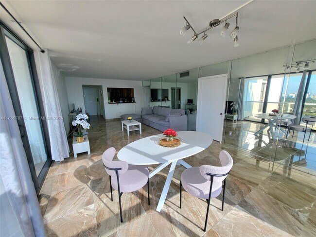 Foto del edificio - 3701 N Country Club Dr