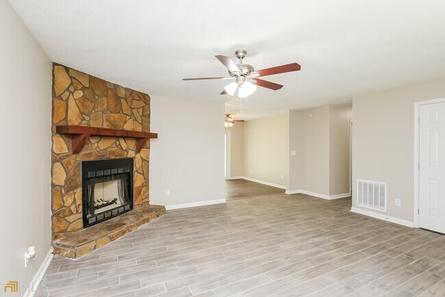Foto del edificio - 2211 Davis Oaks Ct