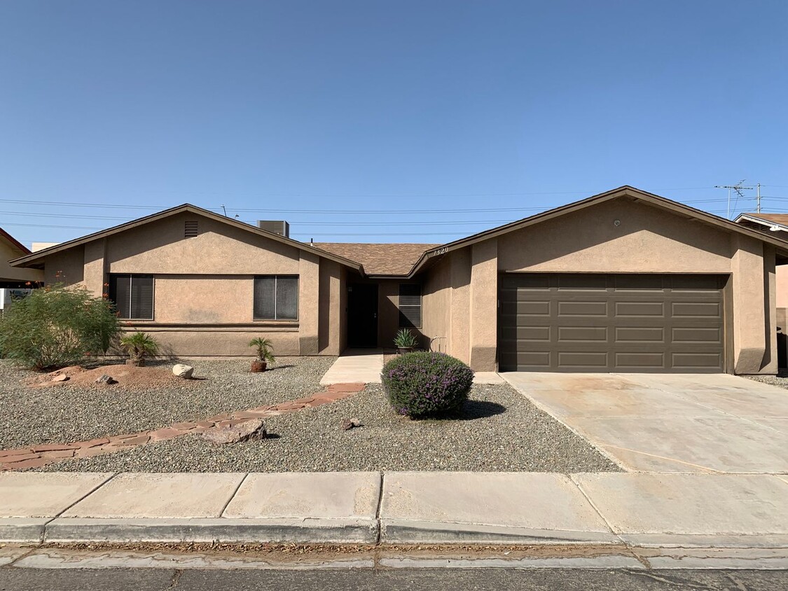 Primary Photo - 4 BEDROOM POOL HOME!