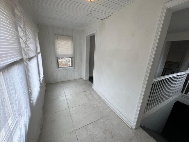 Foto del edificio - 8693 Paige Ave