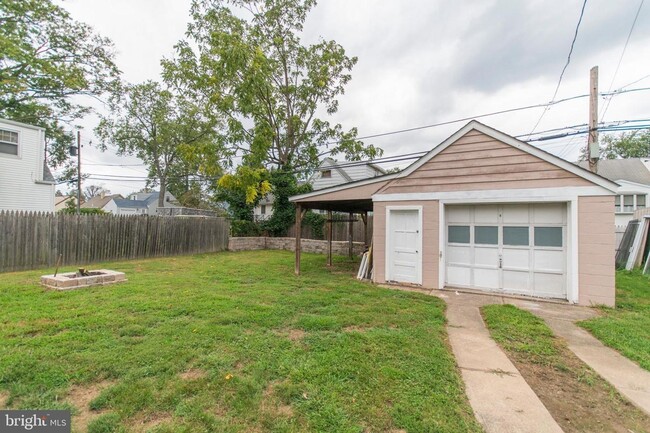 Building Photo - Cape Cod style home right in the heart of ...