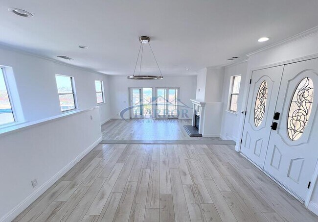 Building Photo - 3507 S Kerckhoff Ave