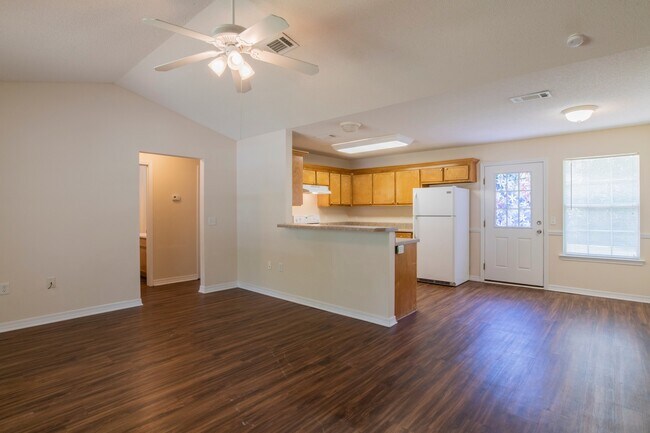 Building Photo - Adorable home in Pace