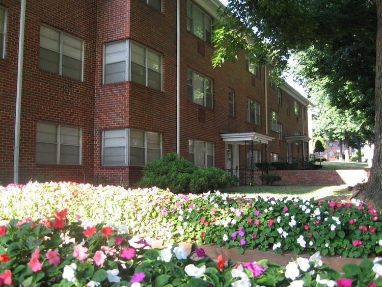 Primary Photo - 1004 W 41st Pl