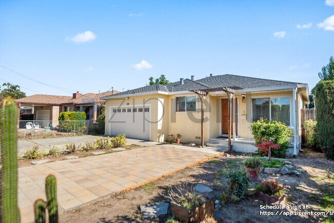 Building Photo - 128 Azalia Dr
