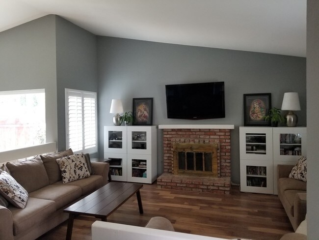 Foto del edificio - Four Bedroom San Carlos Home!