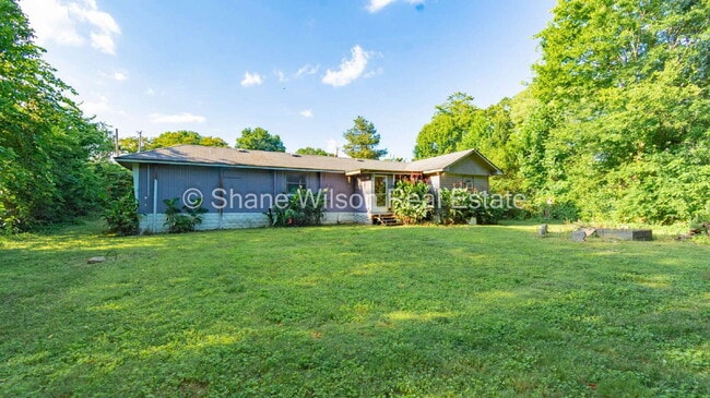 Foto del edificio - Charming 3-Bedroom Home on Wilkes Avenue w...
