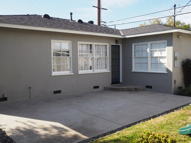 Foto del edificio - 5347 W 138th St