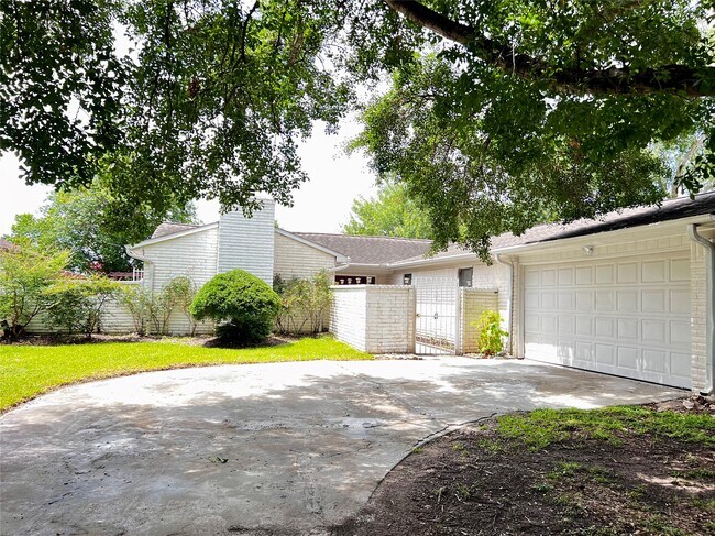 Foto del edificio - 13819 Wickersham Ln
