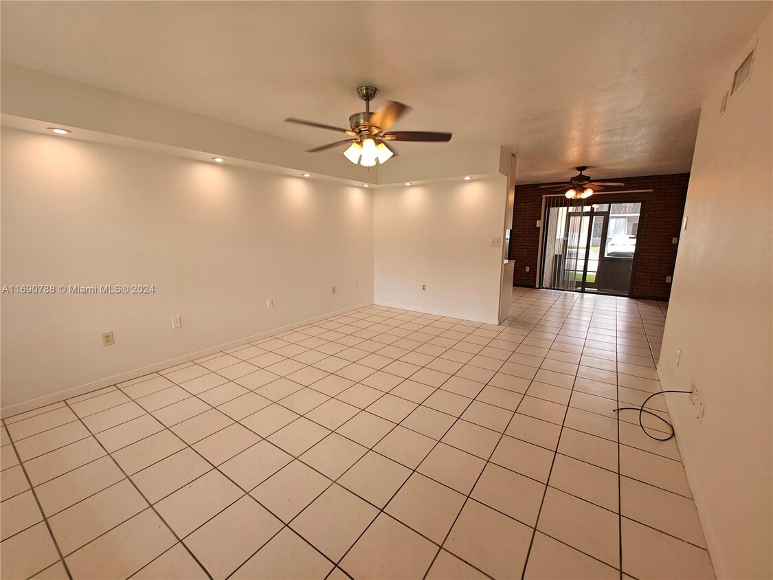 Foto principal - 10350 SW 220th St