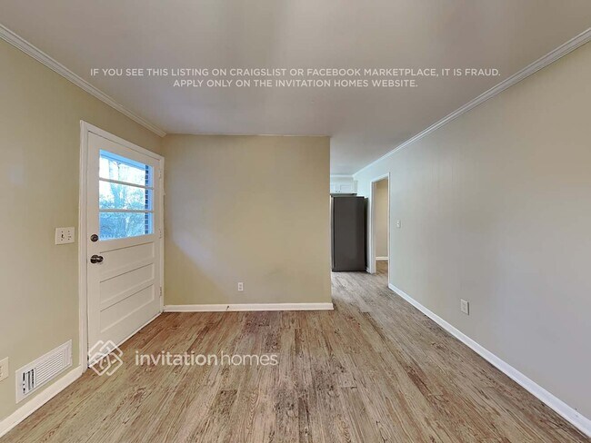 Foto del edificio - 686 Rollingwood Pl