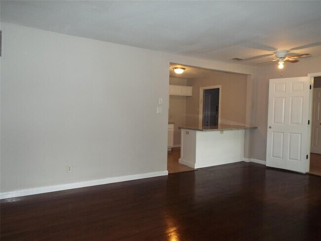Building Photo - 5926 Belneath St