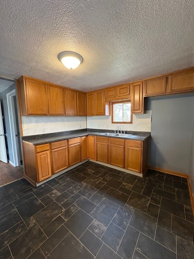 Building Photo - Two bedroom one bathroom home for rent