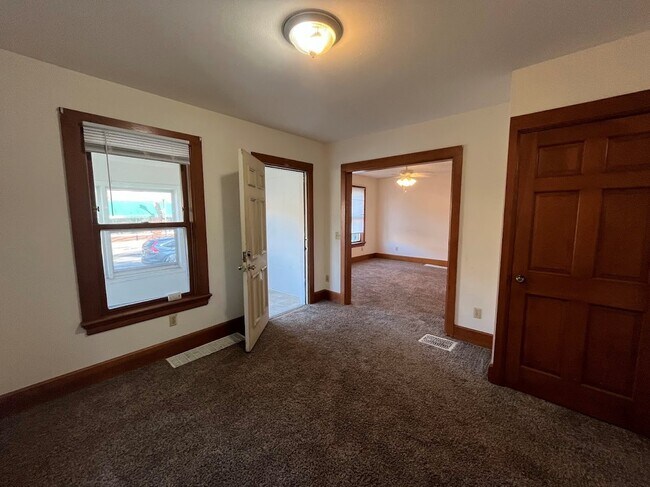 Foto del edificio - 917 E Johnson St