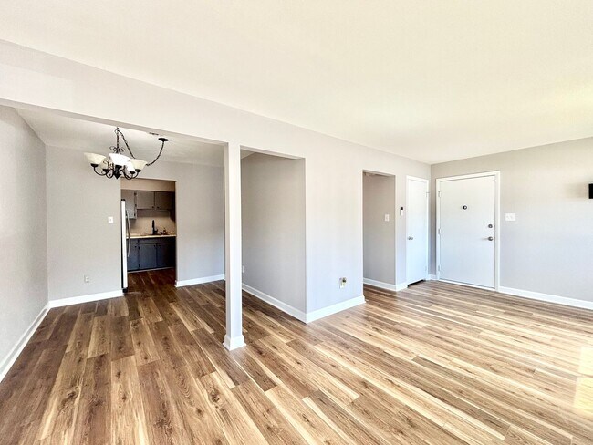 Foto del edificio - Cozy Updated End Unit Home In Virginia Beach