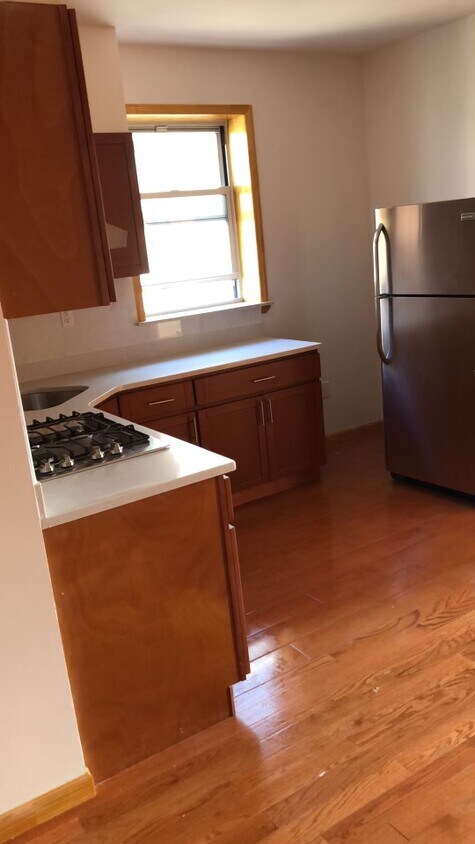 Foto principal - 1547 W 11th St