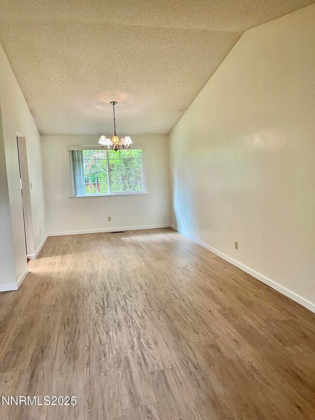 Foto del edificio - 1965 Woodtrail Dr