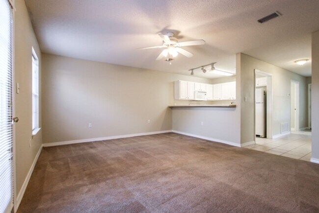 Foto del edificio - **MOVE IN SPECIAL—$300 1st Month’s Rent** ...
