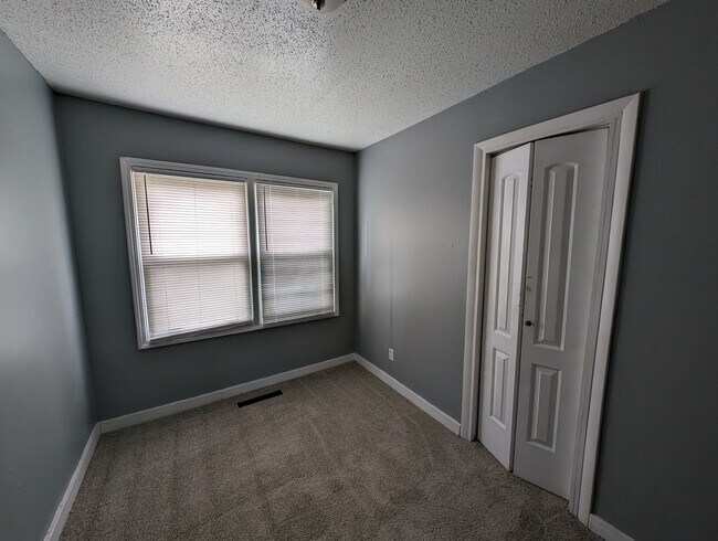 Foto del edificio - 6118 Everett Ave
