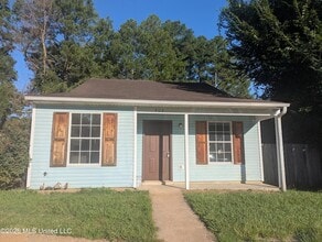 Building Photo - 502 Village Cove