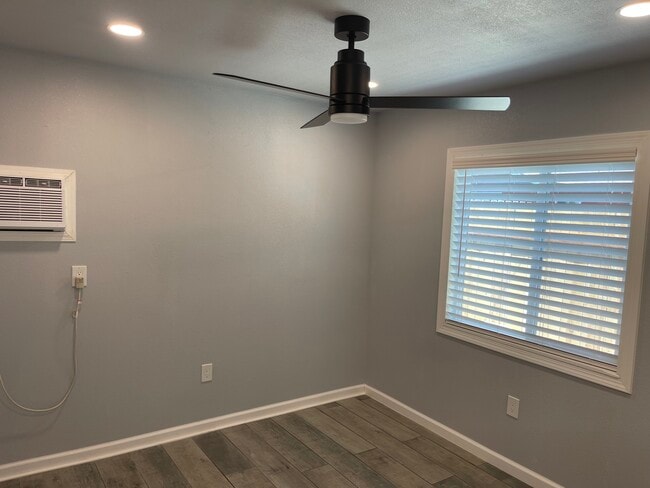 Building Photo - 2529 Crommelin Ave