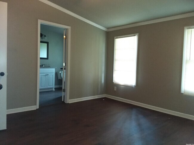 Building Photo - 1505 Greenwich Ln