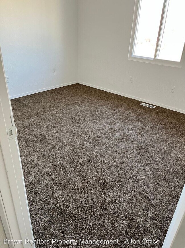 Foto del edificio - 3 br, 1 bath House - 3239 Edgewood