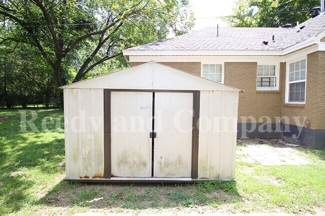 Building Photo - 110 N Greer St