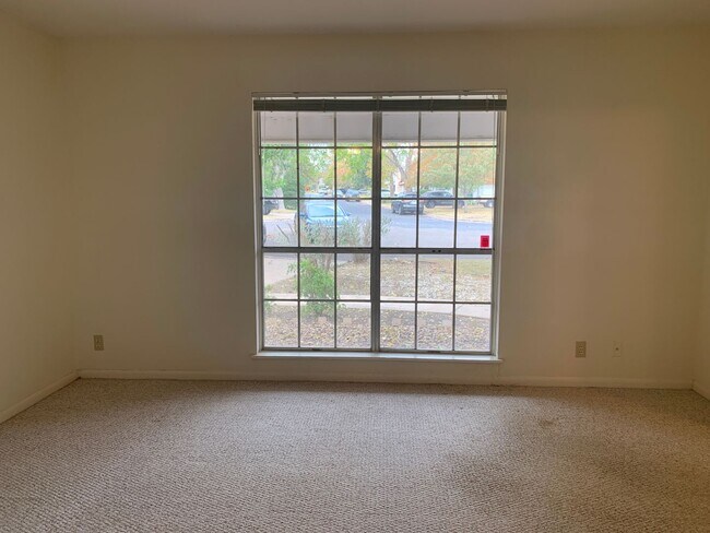 Foto del edificio - Lovely 4/2 in Brentwood Neighborhood