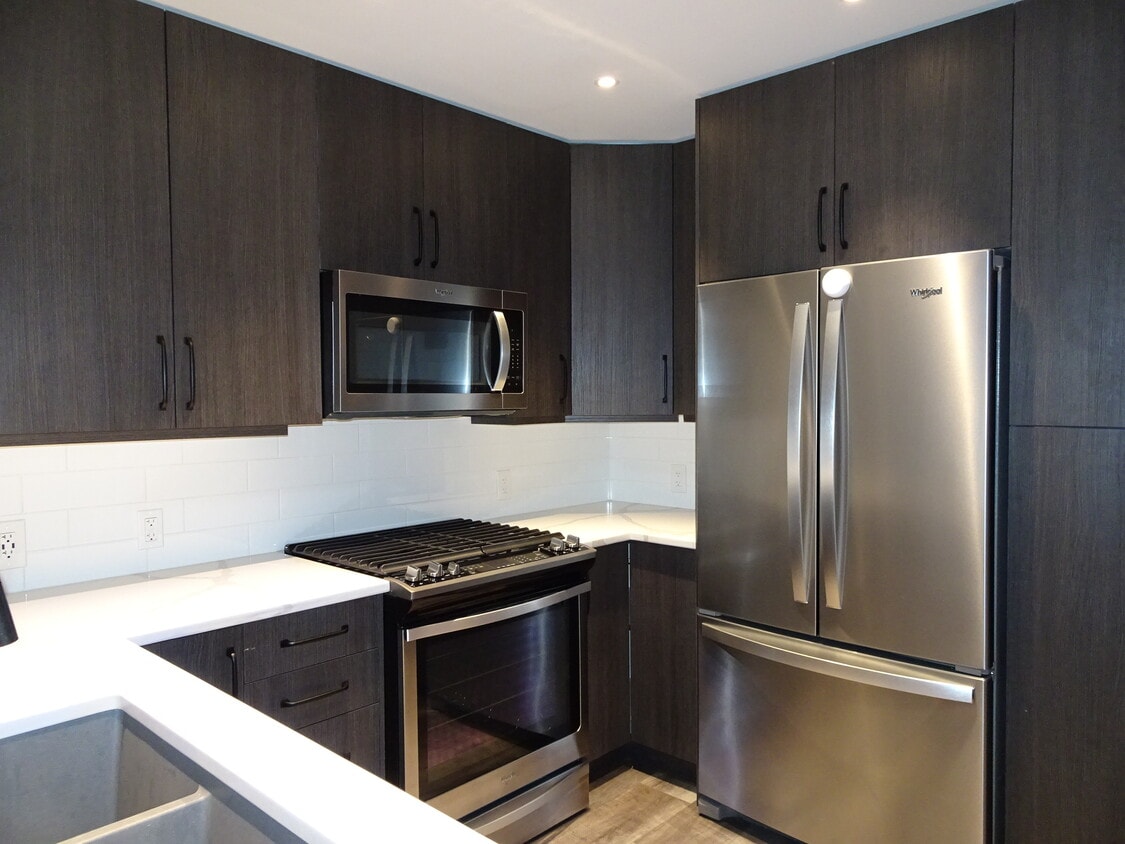 Primary Photo - 110 Ellis St