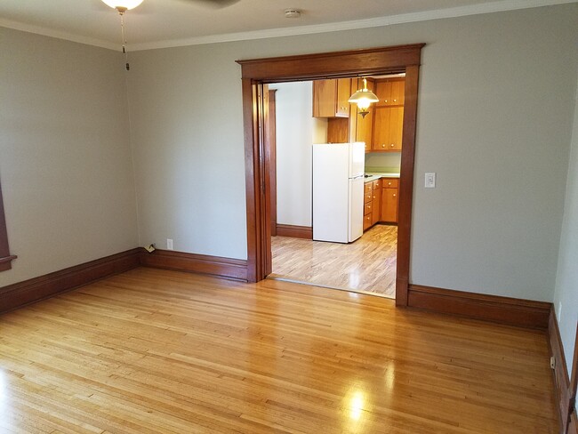 Foto del edificio - 410 E James St
