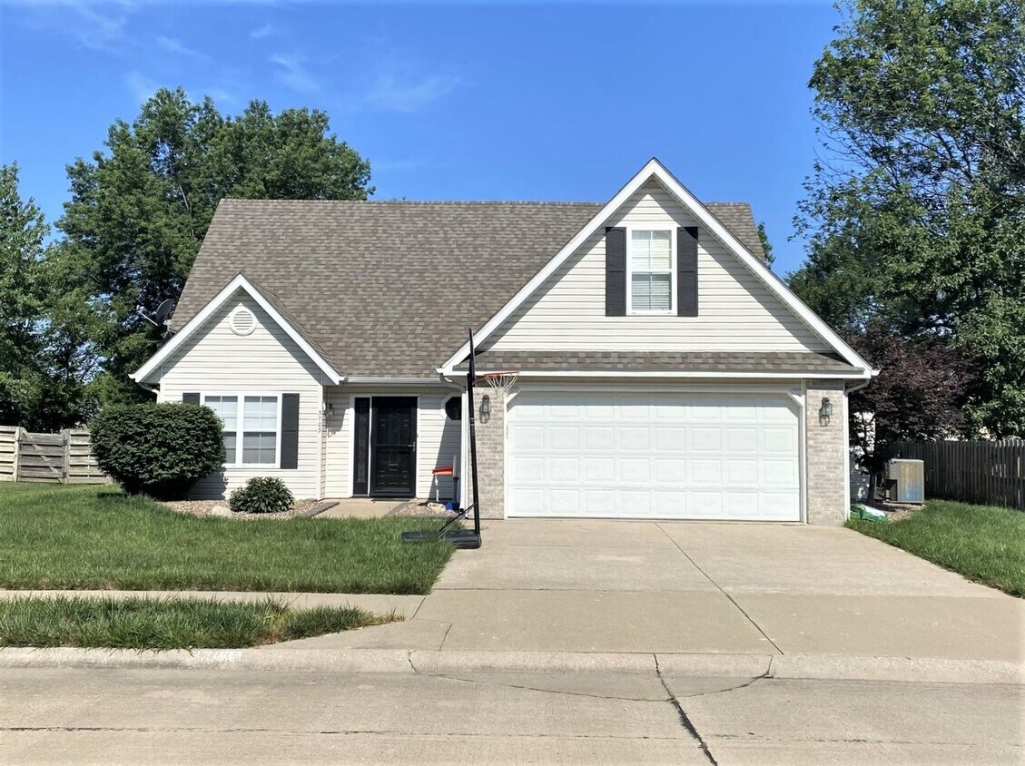 Foto principal - Gorgeous 3 Bedroom Home in South Columbia
