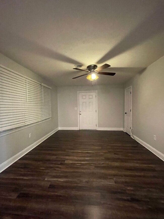 Building Photo - 3461 Dundale Rd