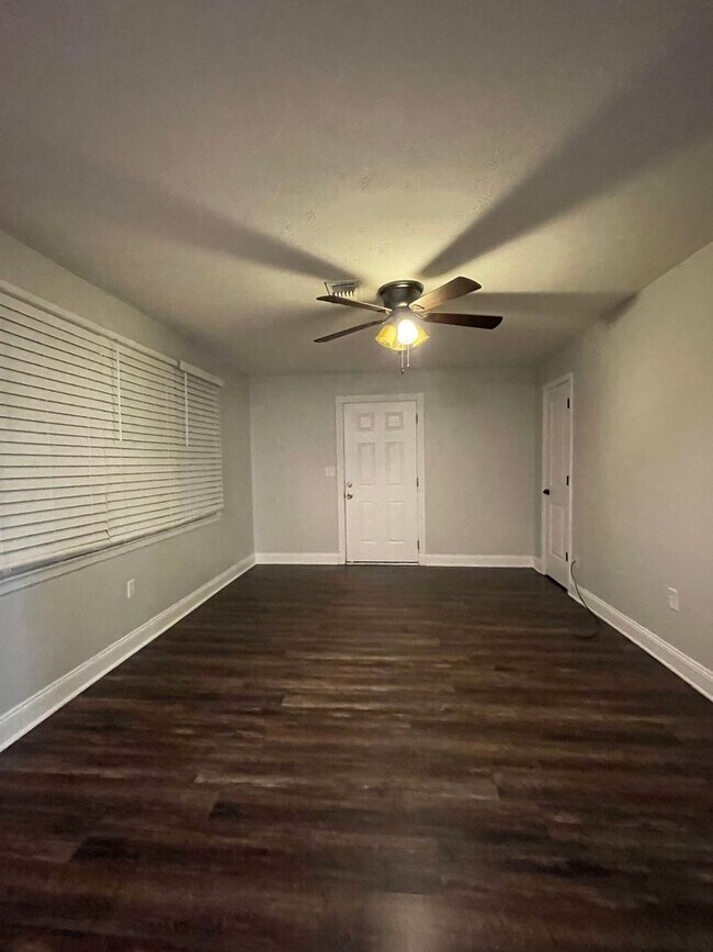 Foto del edificio - 3461 Dundale Rd