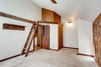 Building Photo - 1525 Crestmore Pl