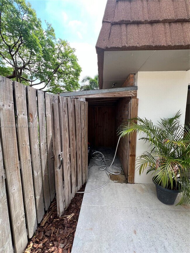 Foto del edificio - 9105A SW 19th Pl