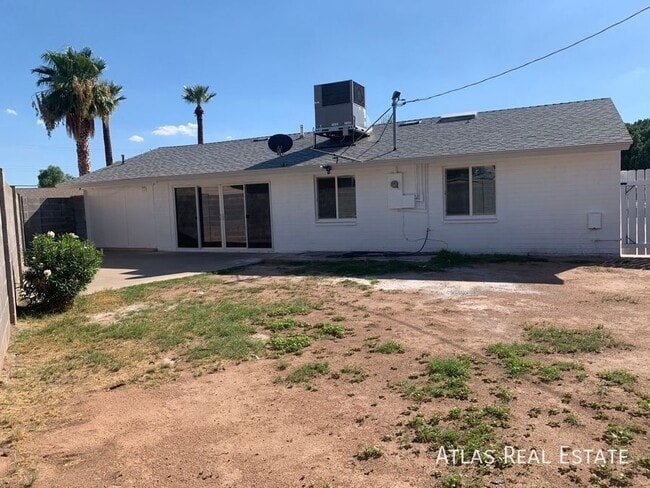 Building Photo - 4624 E Almeria Rd