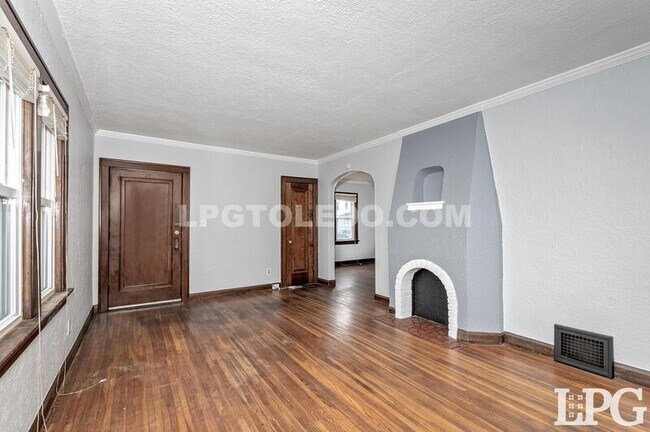 Building Photo - 2517 Montebello Rd