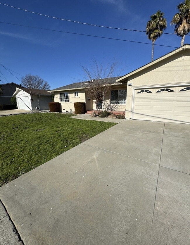 Building Photo - 6907 Langmuir Ln