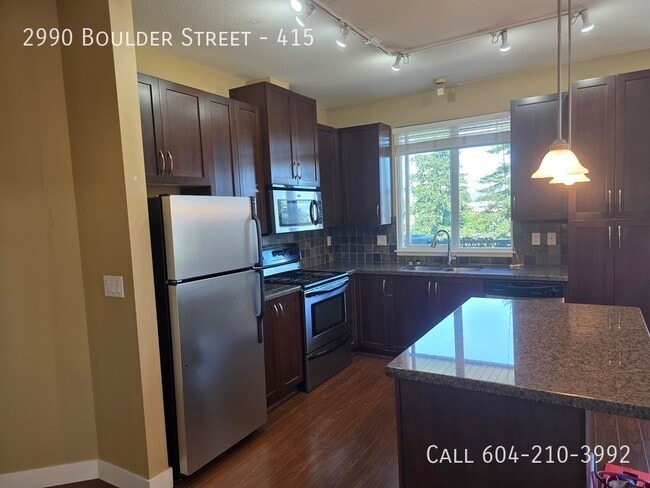 Building Photo - Top Floor Corner Unit