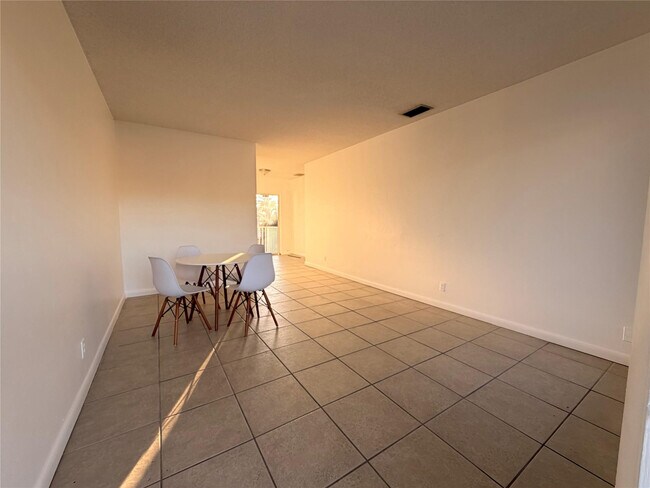 Foto del edificio - 600 S Luna Ct