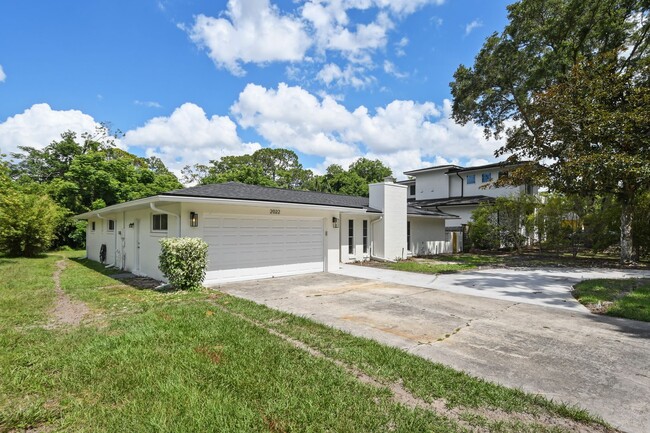 Building Photo - Renovated Pool Home in Winter Park Availab...