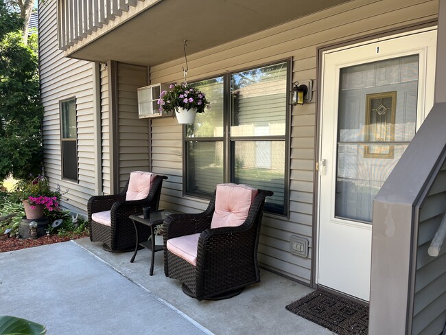 Foto del edificio - 1626 Pinewood Ln
